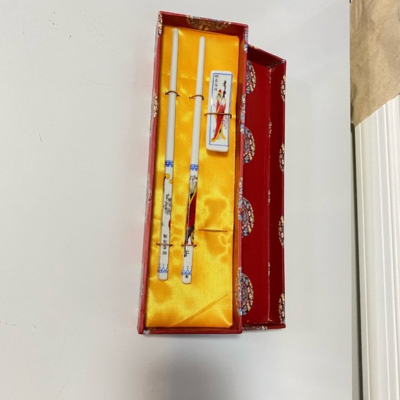 Porcelain Sushi Chopstick and Rest - Picture 3 of 5